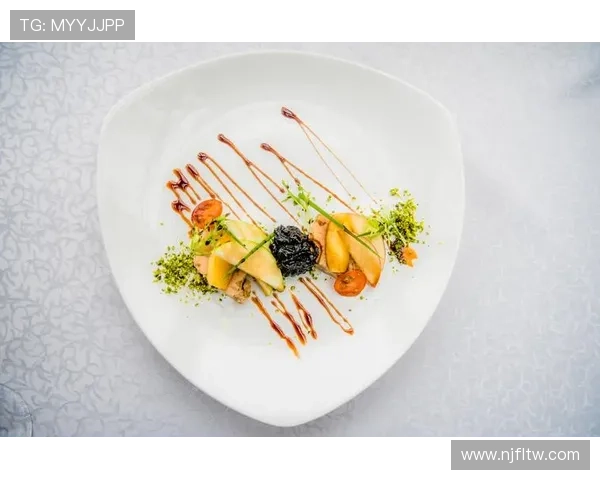 与足球明星携手共度甜蜜时光的女明星们的爱情故事