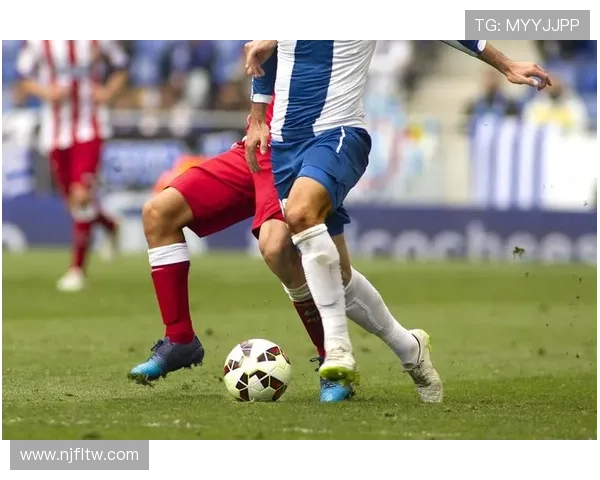 足球明星的手拿包时尚潮流新选择引领运动与生活的完美结合