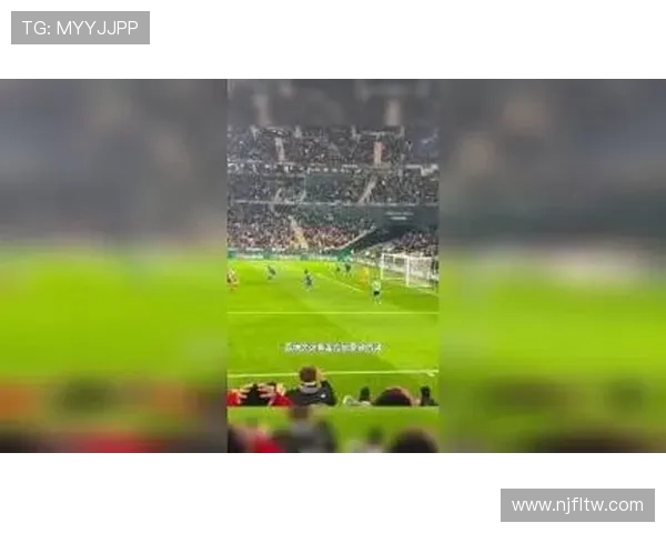 足球场上的舞者：细腻描绘明星球员的每一个精彩瞬间与动作魅力